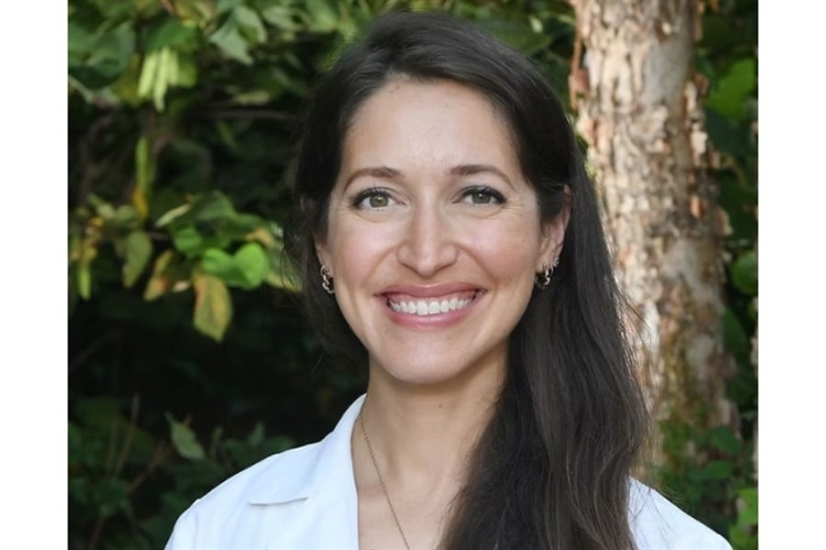 Exterior photo of Evans Hall.