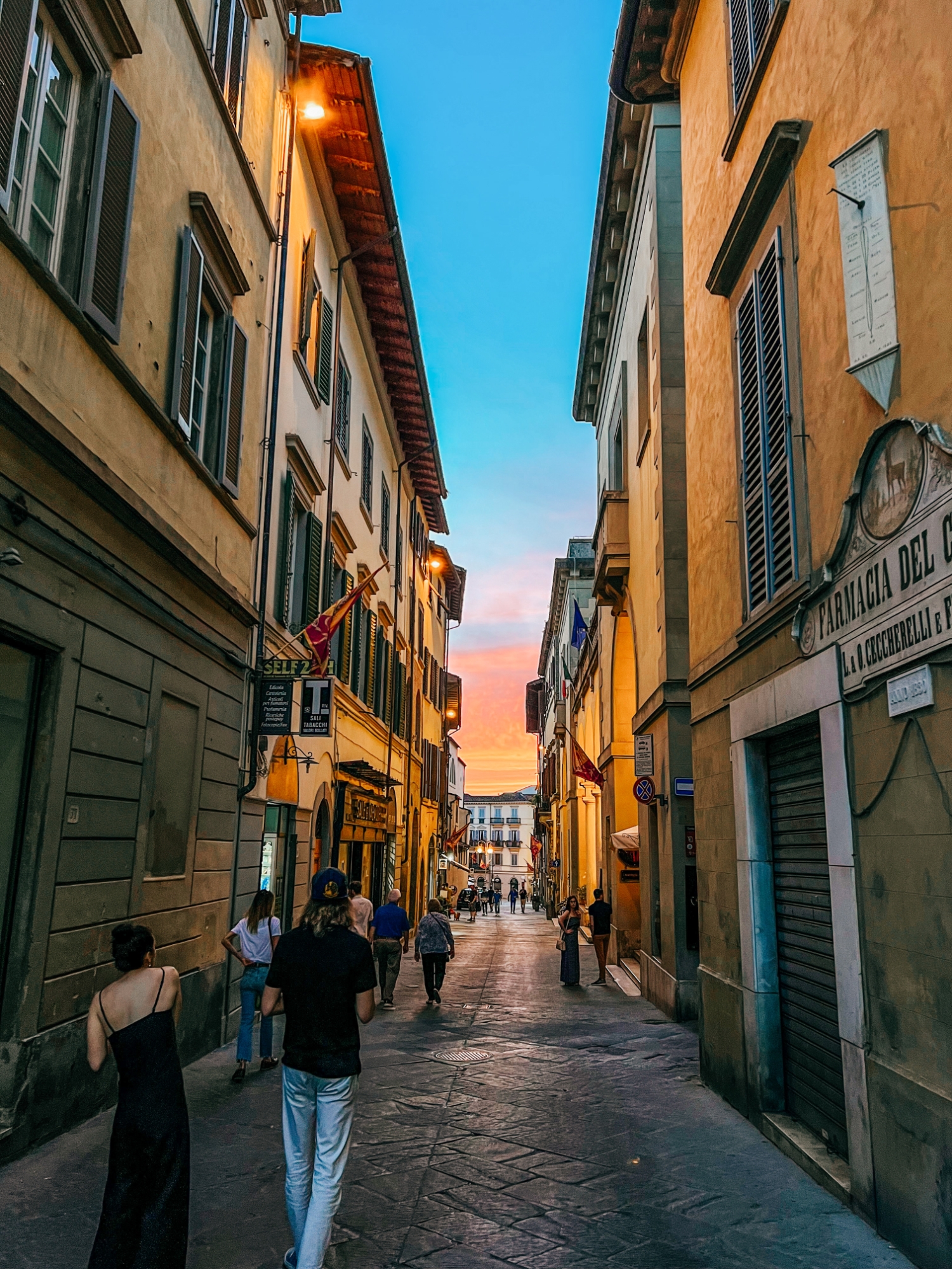 An evening on the streets of Italy.