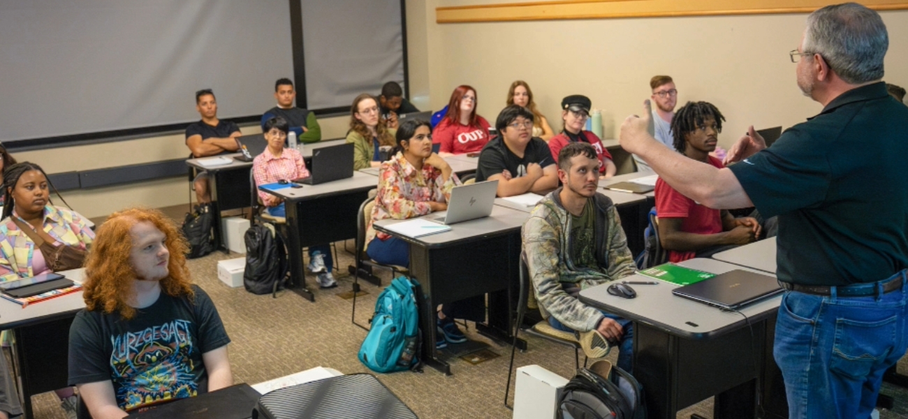 Dr. Freeze speaking to the OUPI inaugural class.