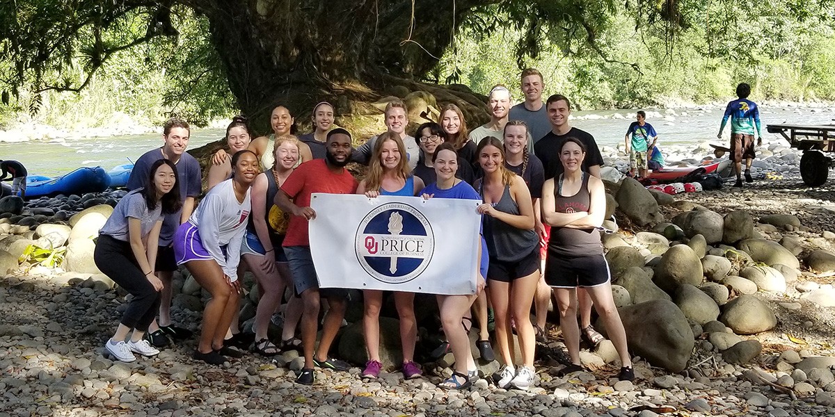 Study Abroad students pose for group photo in Panama