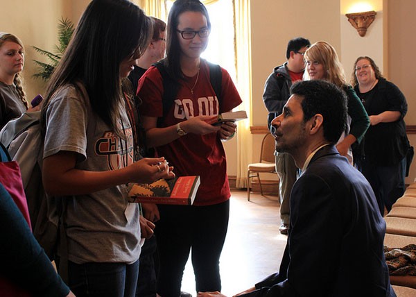 OU students meet famous author and 2012 Neustadt Prize Laureate Rohinton Mistry.